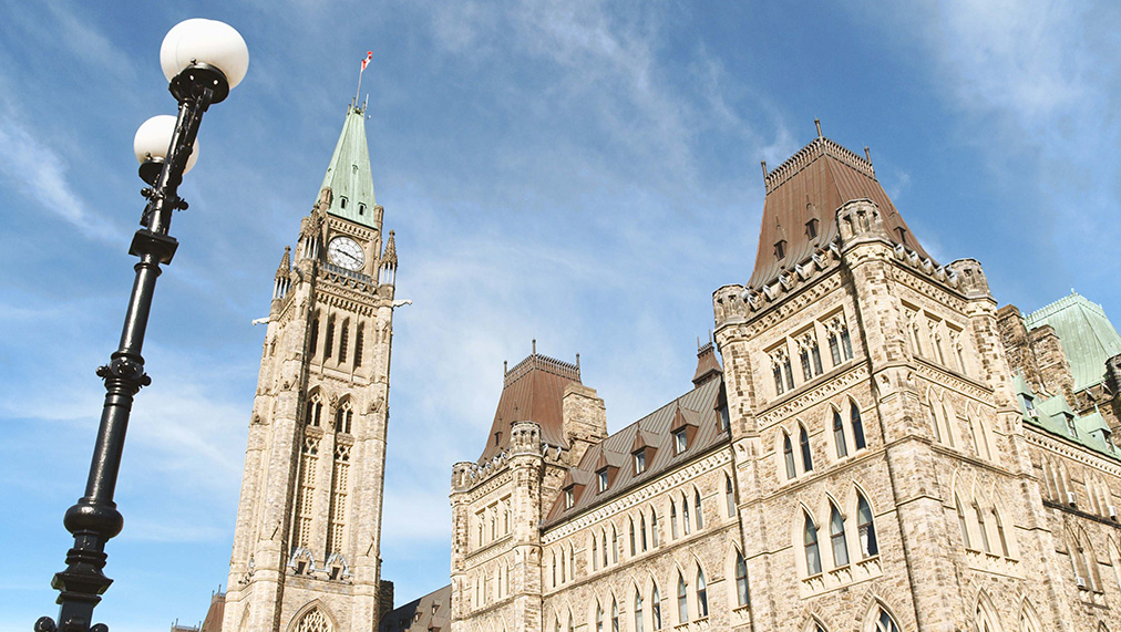 8037C_DSF_art1_Fed_Budget_1012_571